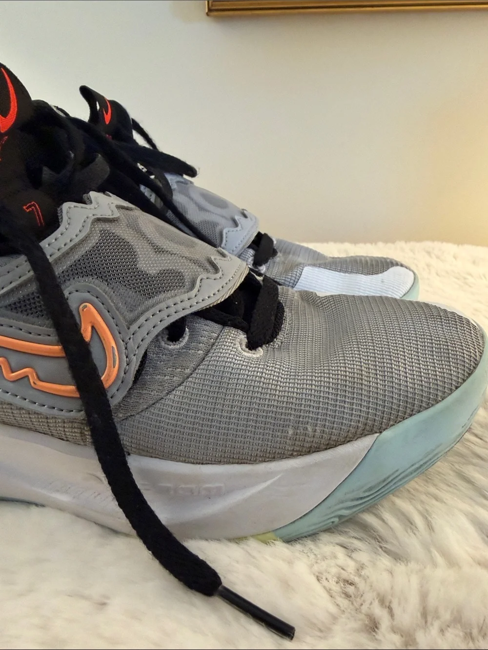 Nike Kevin Durant KD Trey 5 X Wolf Grey Volt Mens Size 8.5 Very Good With Box